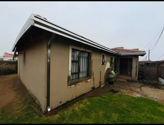 3 BEDROOM HOUSE FOR SALE IN EVATON CENTRAL